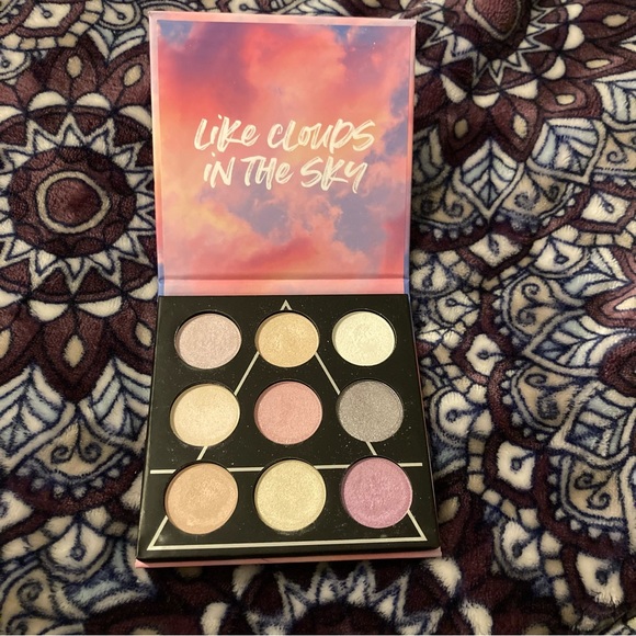 Essence Cosmetics Air Eyeshadow Palette - Picture 3 of 3